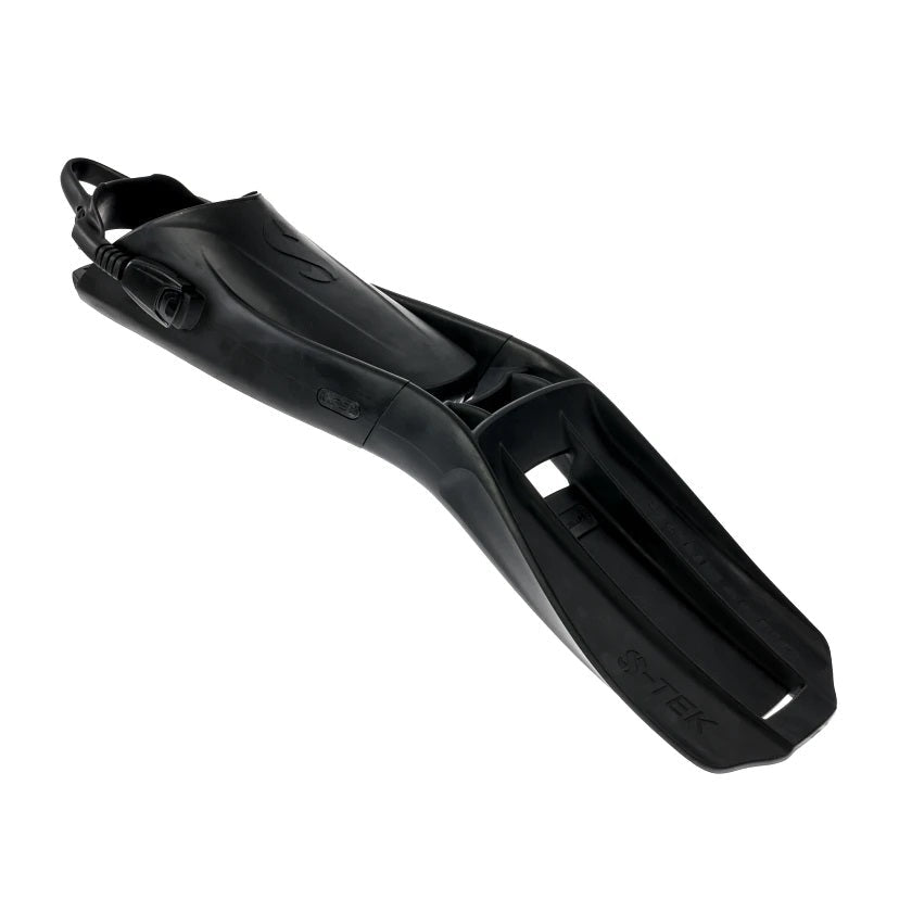 Pinne Scubapro S-TEK diving fins for technical diving with Monprene® blade and 30º pre-angled design for efficient propulsion and reduced fatigue